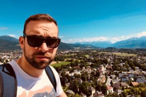 Baritonas Modestas Sedlevičius siunčia linkėjimus iš Bavarijos Alpių