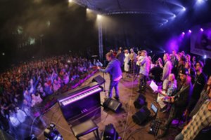 „Purpurinis vakaras 2018”: laisvės skonis, partizanų dainos, premjeros ir naktys be miego