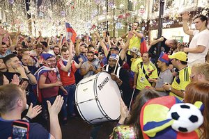 Futbolo čempionatas – šeimininkų ir svečių akimis: vieni keikia, kiti šėlsta
