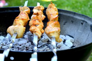 Itin greitai paruošiami vištienos šašlykai – viens, du, ir galėsite kepti