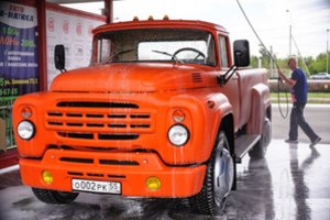 Seną ZIL sunkvežimį rusas perdarė taip, kad dabar atsisuka kiekvienas