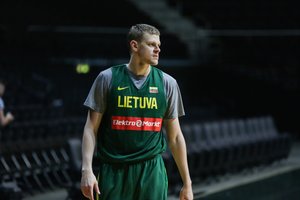 „Rytą“ papildęs Eimantas Bendžius:  „Tam įtakos turėjo Dainius Adomaitis“