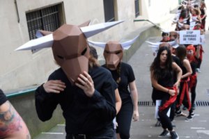 Pamplonos bėgimo su buliais festivalį temdo lytinės prievartos skandalas