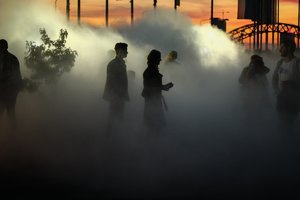 Gatvės teatro festivalyje SPOT – užburiantis rūkas ir spalvingas labirintas