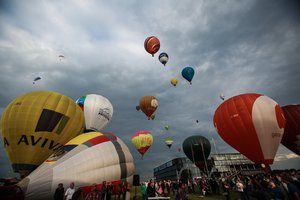 Užburiantis vaizdas Kauno padangėje: pražydo 100 balionų kupolų