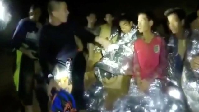 Berniukų gelbėjimo operacija Tailando urve pareikalavo pirmųjų aukų