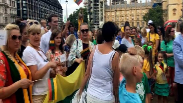 Jaudinanti lietuvių vienybė: taip Tautišką giesmę giedojo Londone