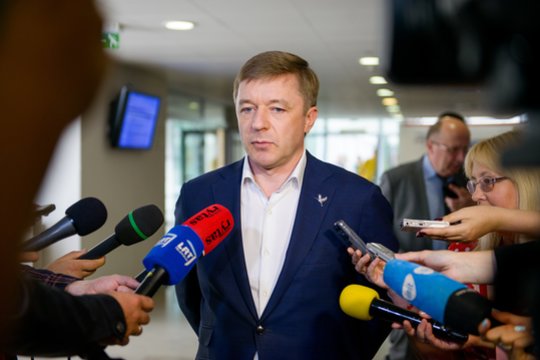 R. Šimašius paprieštaravo R. Karbauskiui – nenori, kad prie Seimo atsirastų koplytstulpis