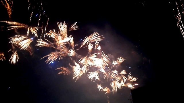 Šimtmečio Dainų šventės uždarymo metu dangus skendo fejerverkų šviesoje