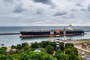 Klaipėdos uosto rekordą greitai sudaužė kitas  jūrų milžinas – konteinervežis „MSC Topaz“
