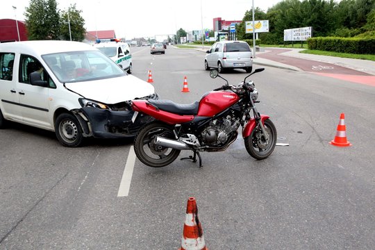 Avarija Kaune: sužalota jauna motociklininkė