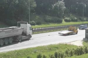 Dėl kelio nepasidalinusių sunkvežimių Vilniuje susiformavo didžiulė transporto spūstis