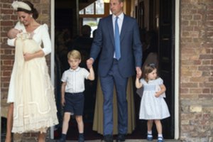 Pakrikštytas Catherine Middleton ir Williamo sūnus – karalienė nedalyvavo