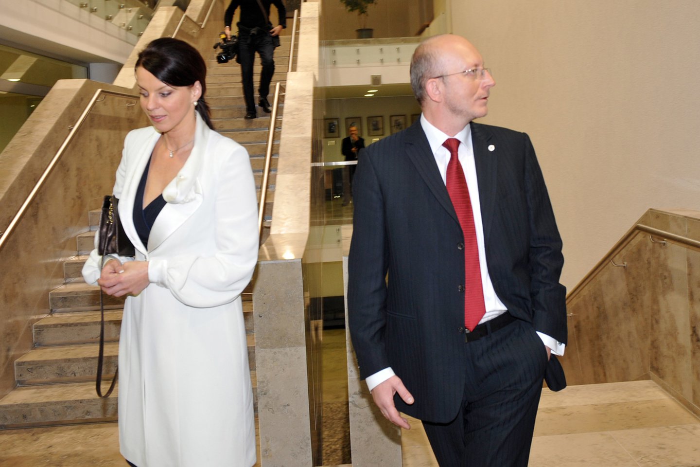 Moteris pripažįsta, kad laikotarpis, kuomet ji buvo Seimo nare, o jos vyras Arūnas Valinskas Seimo pirmininku, buvo stresinis.<br>AP nuotr.