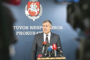 Prokuroras keršijo ir valstybės rankomis