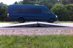 Sparčiai blogėjančio kelio Vilnius-Utena remontas ir vėl atidėtas