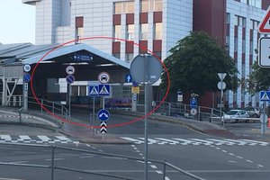 Vilnietį papiktino ženklai prie oro uosto: kaip neįkliūti?