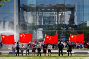 Kinijoje už „ardomąją veiklą“ kalėti 13 metų nuteistas iškilus demokratijos aktyvistas