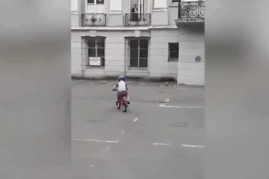 Sūnų filmavusi moteris apmirė iš baimės, kai pamatė, ką užfiksavo