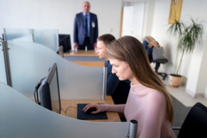 „Regitra“ suteikia unikalią galimybę pamatyti teorijos egzamino klausimus