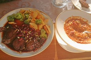 Kauno senamiesčio restorane vakarieniavusi pora pasijuto lyg valgykloje