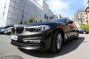 BMW automobilių pardavimai artėja prie konkurento „Mercedes Benz“
