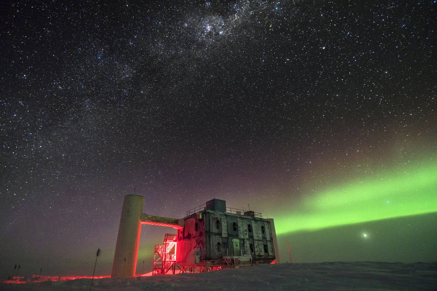  „IceCube“ laboratorija Pietų ašigalyje, kuriame buvo užregistruotas kosminis neutrinas.<br> Reuters / Scanpix nuotr.