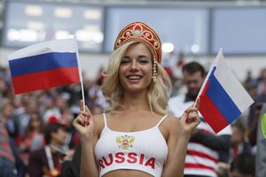 Po draudimo rodyti seksualias merginas – rusų pyktis: jie pavydi