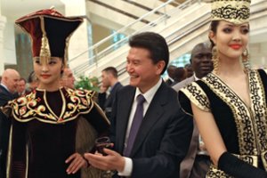 Kirsanas Iliumžinovas nušalintas nuo Tarptautinės šachmatų federacijos prezidento pareigų