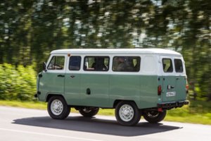 UAZ pristatė jubiliejinį „Batoną“ – ypatingi patobulinimai kelia šypseną