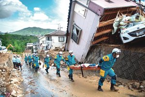 Nuslūgę potvynių vandenys Japonijoje apnuogino skaudžią tiesą