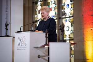 Prezidentė Dalia Grybauskaitė atsiėmė prestižinę taikos premiją