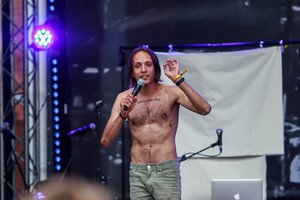 Aludarių diena Klaipėdoje pritraukė ir komiką Olegą Šurajevą