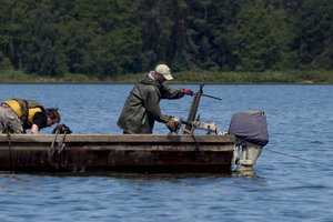 Valdžiai ketinant griežtinti verslinę žvejybą, žvejai baiminasi likti be darbo 