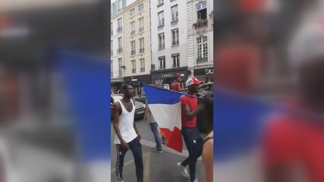 Nufilmavo, kas dėjosi Prancūzijos gatvėse po sensacingos rinktinės pergalės