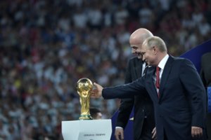 Sėkmingas futbolo čempionatas Kremliaus valdovo reitingų neišgelbėjo