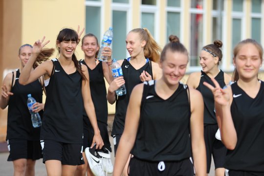 Lietuvos 16-metės krepšininkės pradėjo pasiruošimą Europos čempionatui