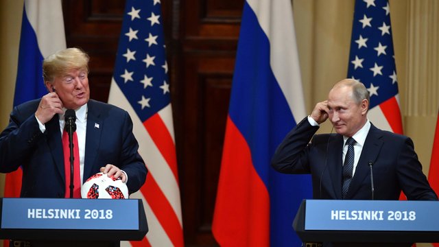 V. Putino padėkos gestas D. Trumpui – JAV prezidentas dovaną sviedė žmonai