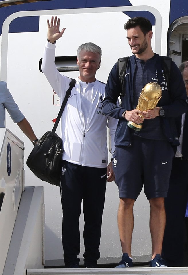  Prancūzijos futbolo rinktinė sugrįžo namo, tapusi 2018 metų pasaulio čempione<br> AP nuotr.