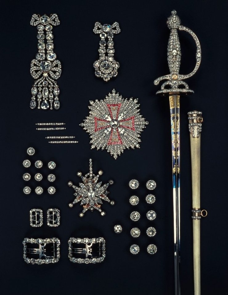1705 m. Augusto II įsteigto pirmojo Lenkijos ir Lietuvos valstybinio apdovanojimo – Baltojo Erelio ordino – elementų iš deimantų garnitūras, XVIII a. II p.<br>Valdovų rūmų nuotr.