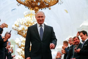 Vladimiras Putinas palygino apsinuodijimą „Novičiok“ su Rusijos kišimusi į JAV rinkimus