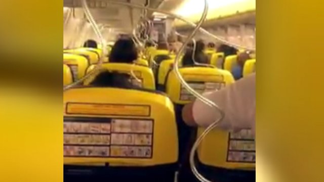 Košmariškas „Ryanair“ skrydis: po nusileidimo dalis žmonių atsidūrė ligoninėje