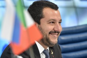 Italija meilikauja Rusijai: paragino ES atšaukti sankcijas, žada vetuoti jų pratęsimą