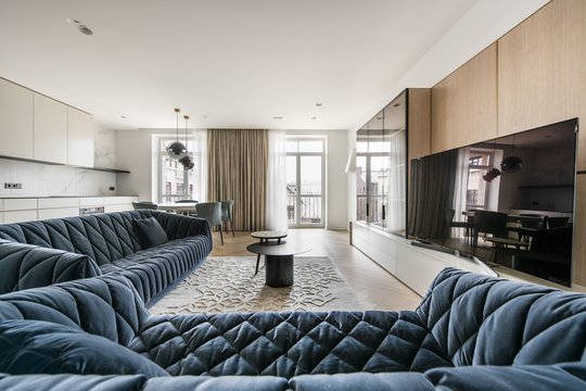 Naujuose žinomo prodiuserio namuose Vilniuje – prancūziška elegancija