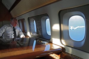 Viename iš Estijos oro erdvę pažeidusių lėktuvų galėjo būti Vladimiras Putinas