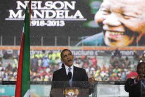 Nelsonui Mandelai skirtos Baracko Obamos kalbos klausėsi tūkstančiai žmonių