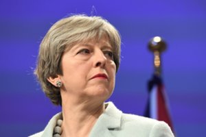 Jungtinės Karalystės premjerė laimėjo svarbų balsavimą dėl „Brexit“