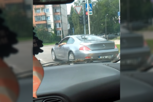 Nufilmavo įžūlų BMW vairuotojo poelgį kelyje – už tai baudžia