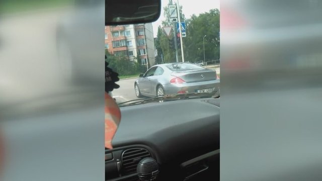 Užfiksavo įžūlų vairuotojo poelgį: „Nevala su BMW“