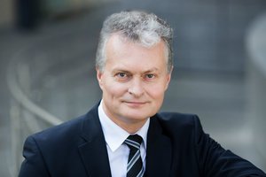 G. Nausėda apie atlyginimų kėlimą: pasakė, kiek realiai turėtų augti alga